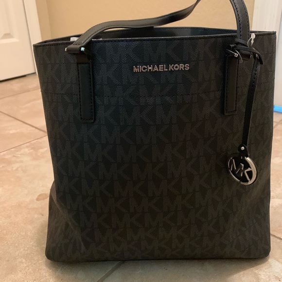 Michael Kors Handbags - Michael Kors Purse